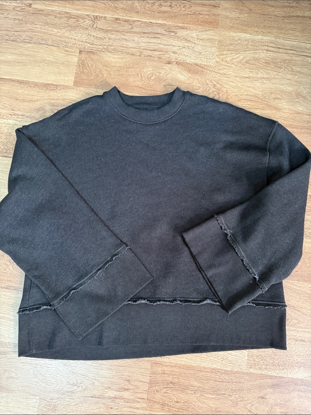 aerie Men's Black Raw-Edge Crewneck Sweatshirt